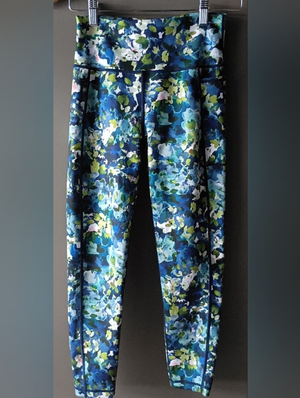 SWEATY BETTY Super Sculpt LEGGINGS 7/8 Water Color Floral Tennis Pickleball Golf - Picture 4 of 4